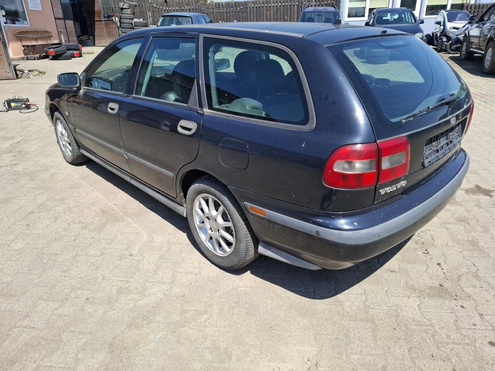 Piese/Dezmembrez Volvo V40 Kombi 1.8i