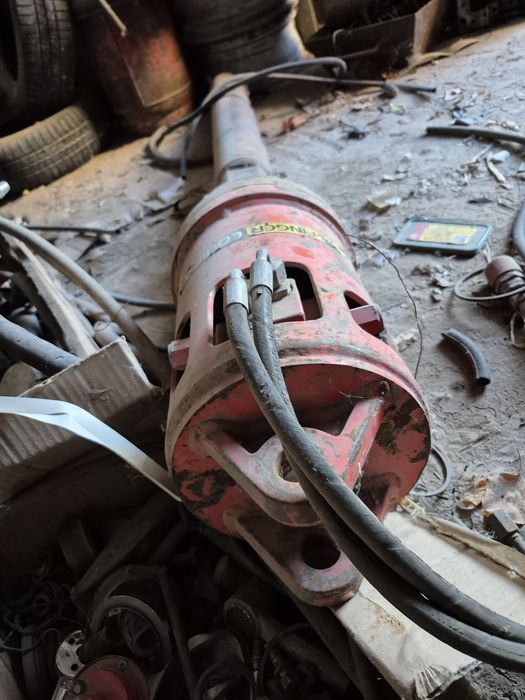 Продам буровой редуктор модель AG1000 палфингер
Одам пол