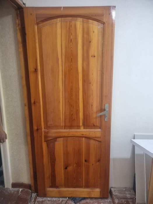 Taxta eshiklar jami 4 ta