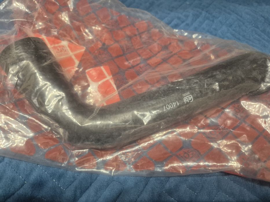 Продам патрубок на Mercedes-Benz W140