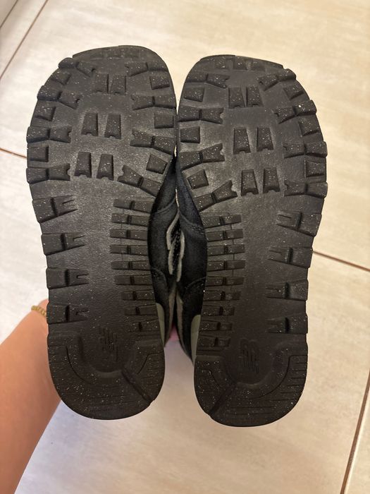 Vând pantofi sport New Balance, piele naturală antilopă, mărimea 35