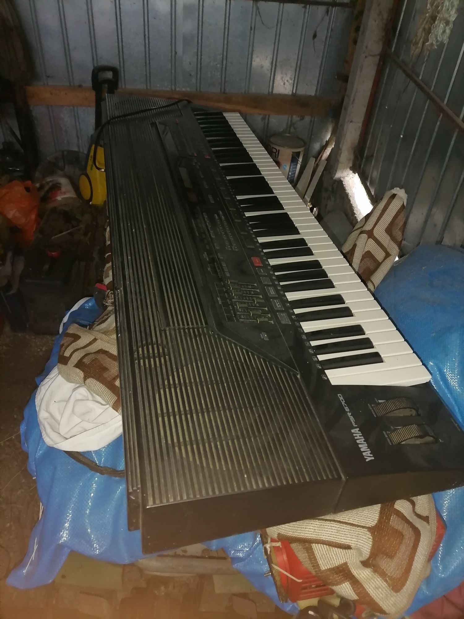 Vind yamaha psr 6700 profesion