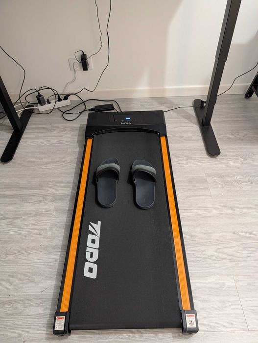 Banda de mers pentru birou, 1-8 km/h, cu telecomandă