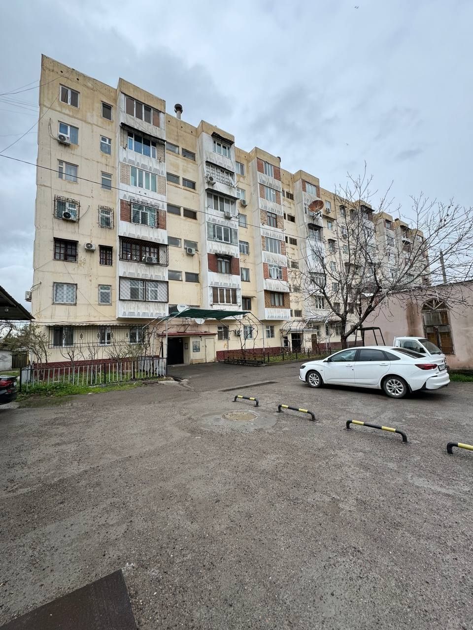 Продается 3/1/7 со своим огородом в центре
