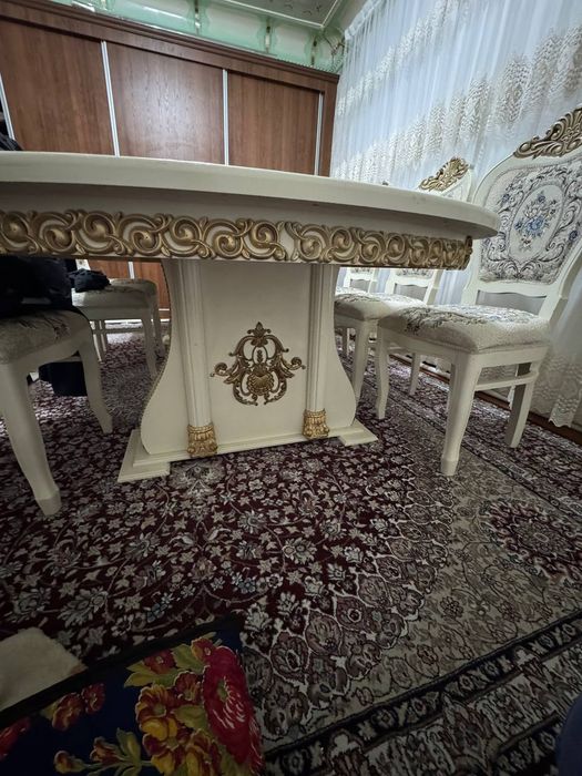 Мехмонхона учун стол ва стул