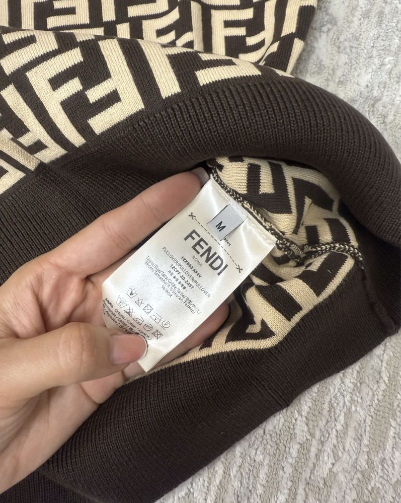 Кофта Fendi размер М
