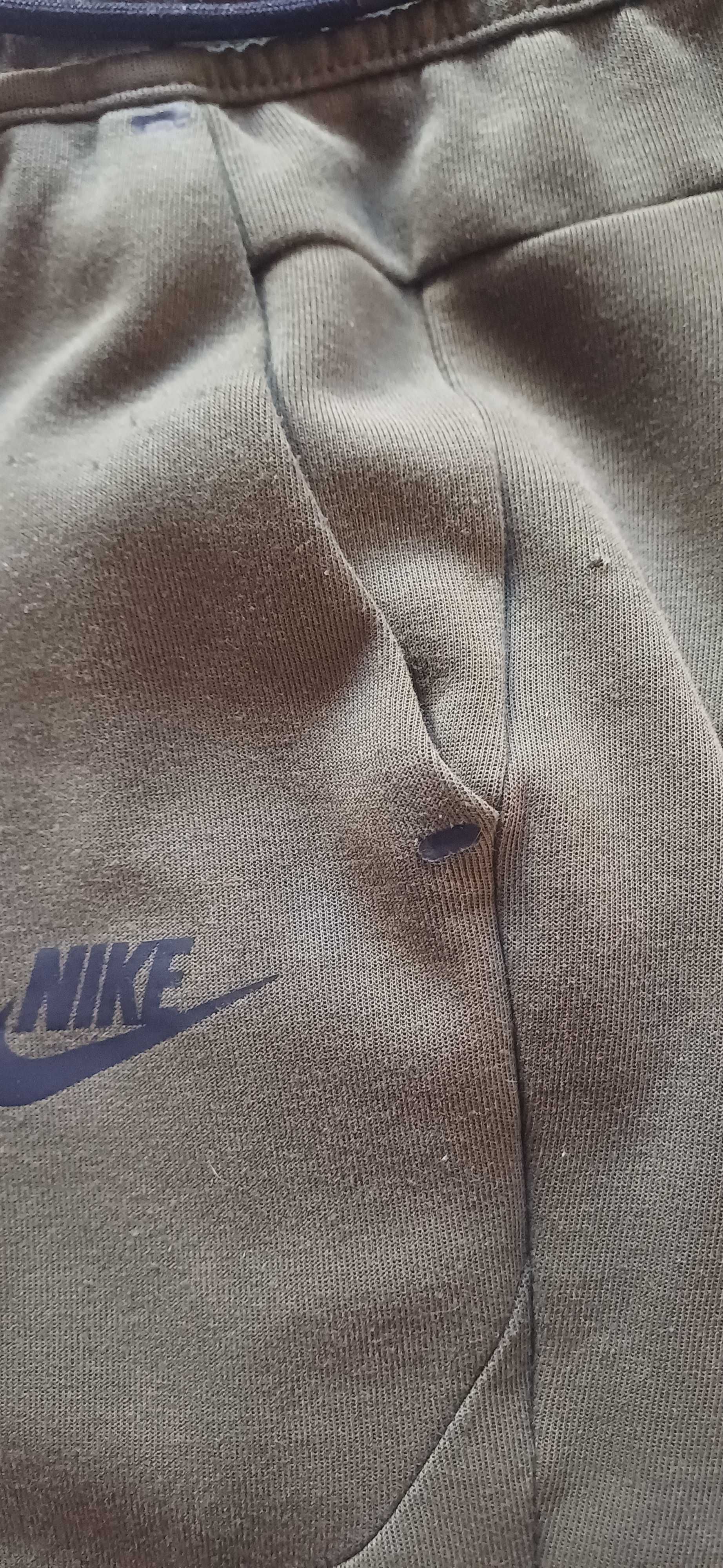 Много запазен Nike tech размер "M" детско