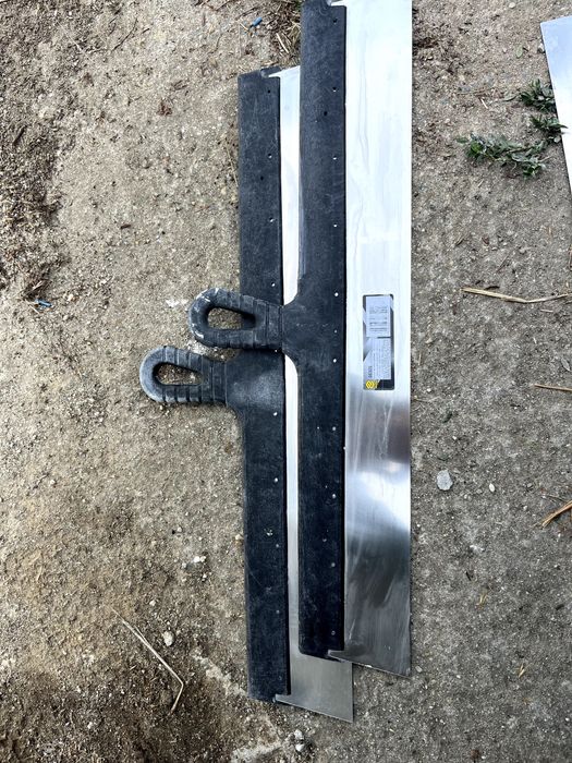 Spacluri metalice late cu maner de plastic, 45 cm si 60 cm