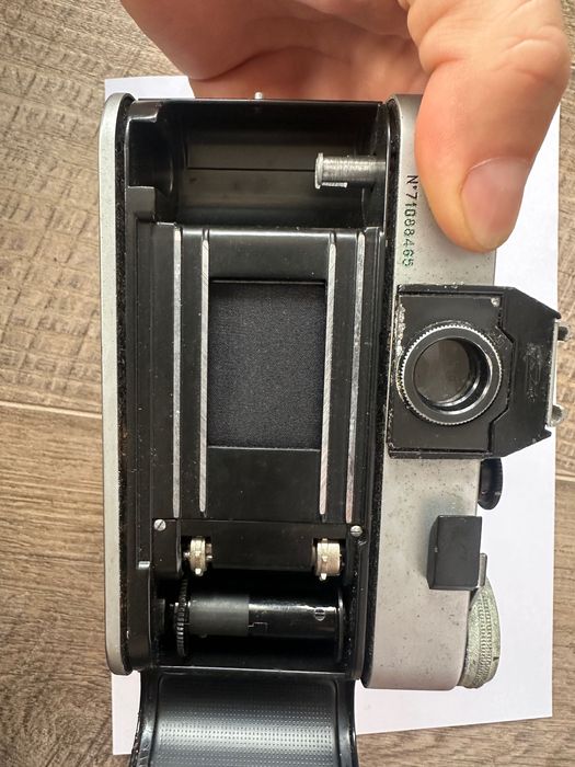 Продавам ретро фотоапарат Зенит В