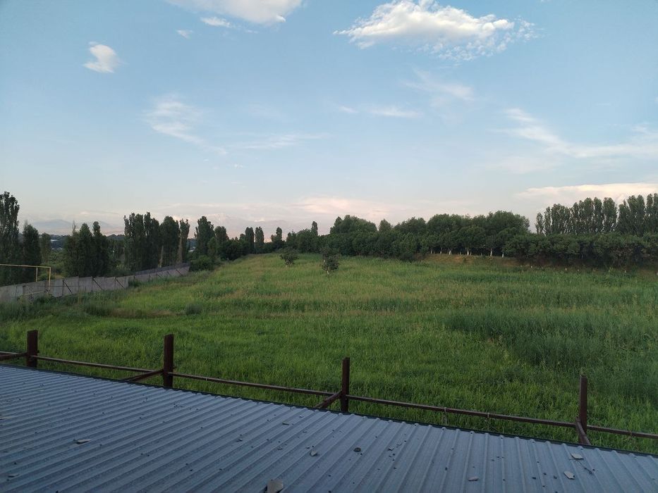 Продается земельный участок с жилым домом