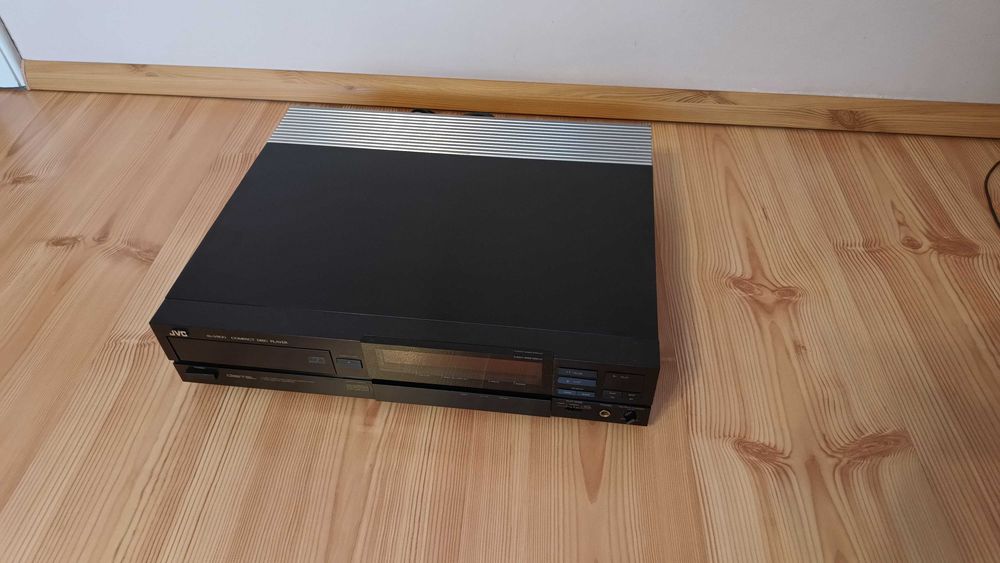 Muzica High-end JVC XL-V1100 cd player ultra rar ,10kg full aluminiu.