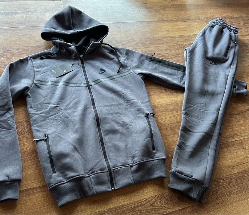 Мъжки,ватиран,тъмно сив екип Nike