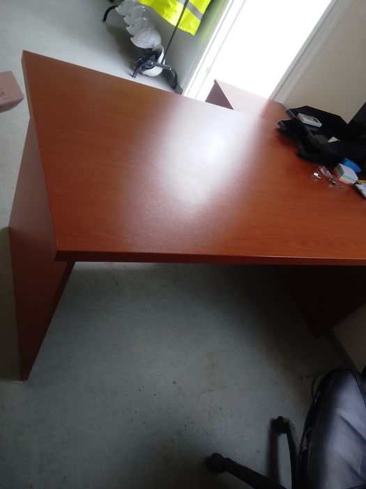 Офис мебели употребявани