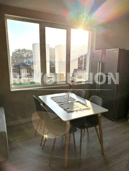 Луксозен тристаен апартамент в Гръцки квартал