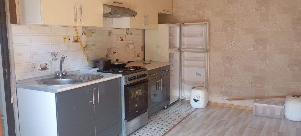 Bekbaraka bozor orqasida hovli ijaraga