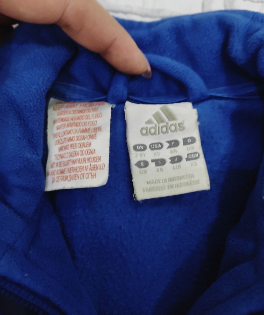 Продаются 2 ветровки на мальчика фирма adidas оригинал.на 7-8 лет.
