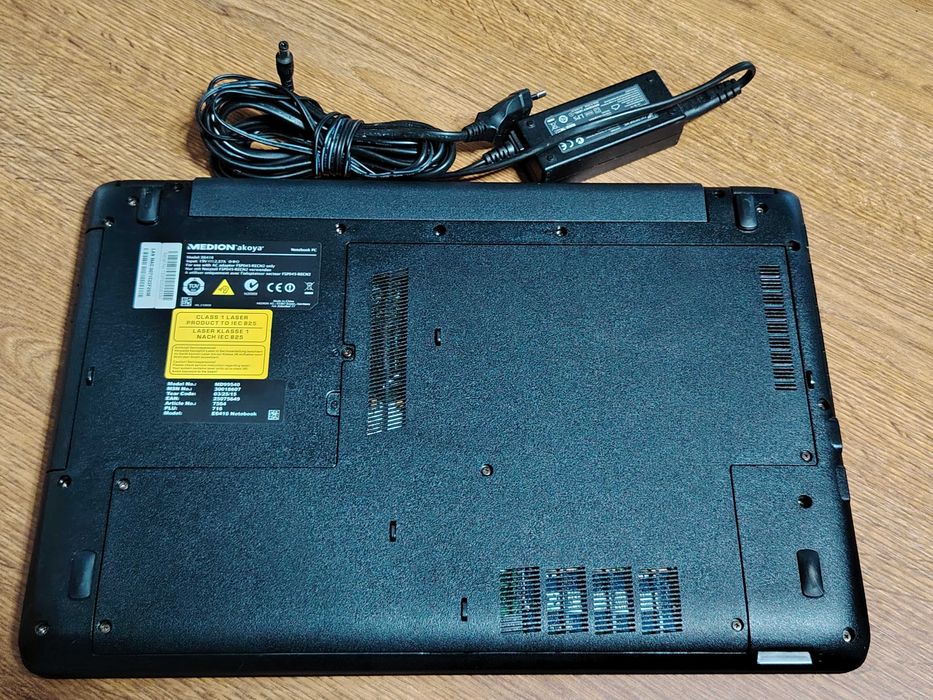 Laptop Medion Akoya model E6416, cu procesor i3, RAM 8 Gb si SSD