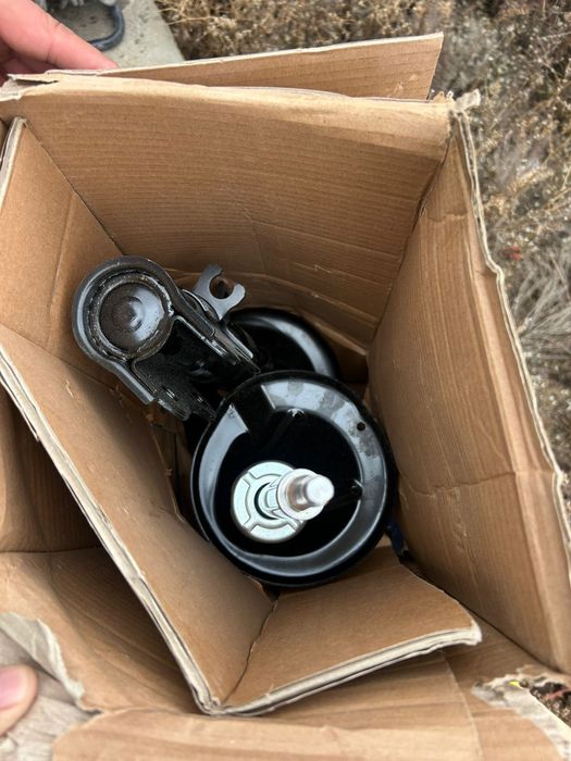 Аммортизаторы 2шт новые