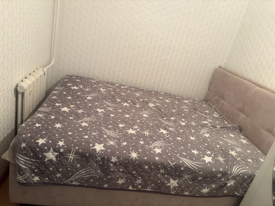 Продам двухспальный кровать с матрасом состояние как новый