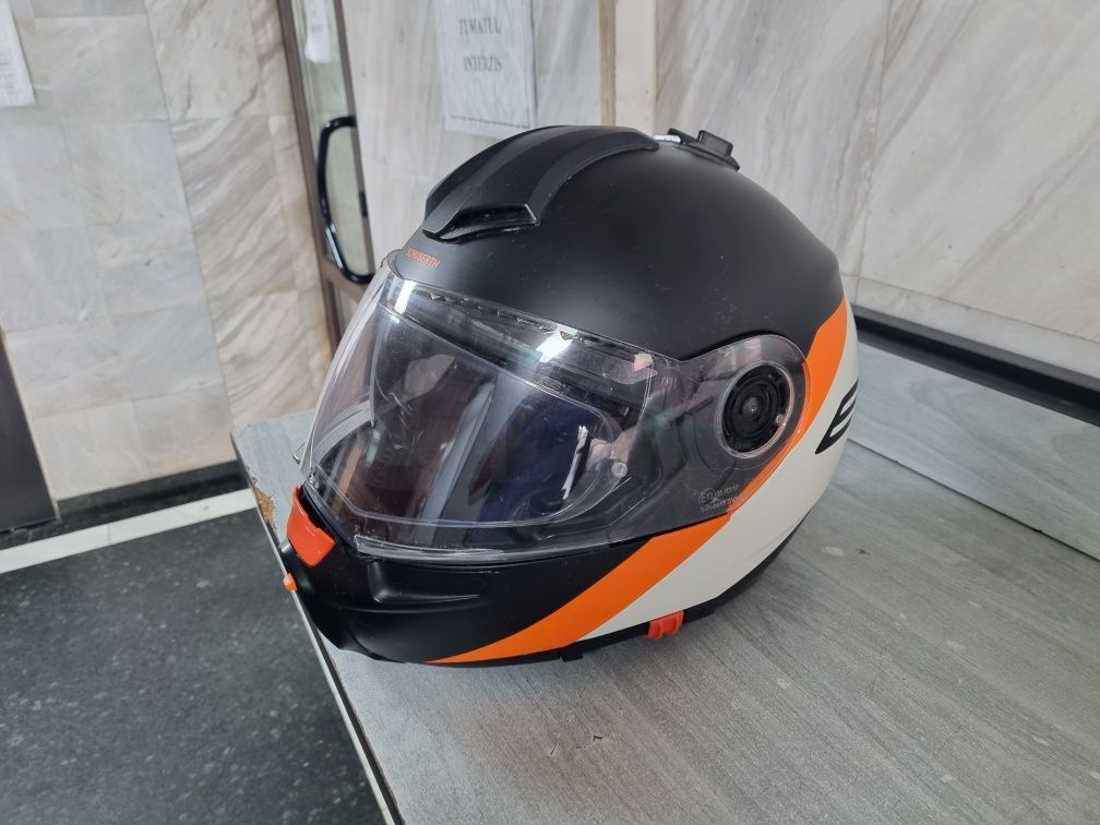 Vând casca moto schuberth