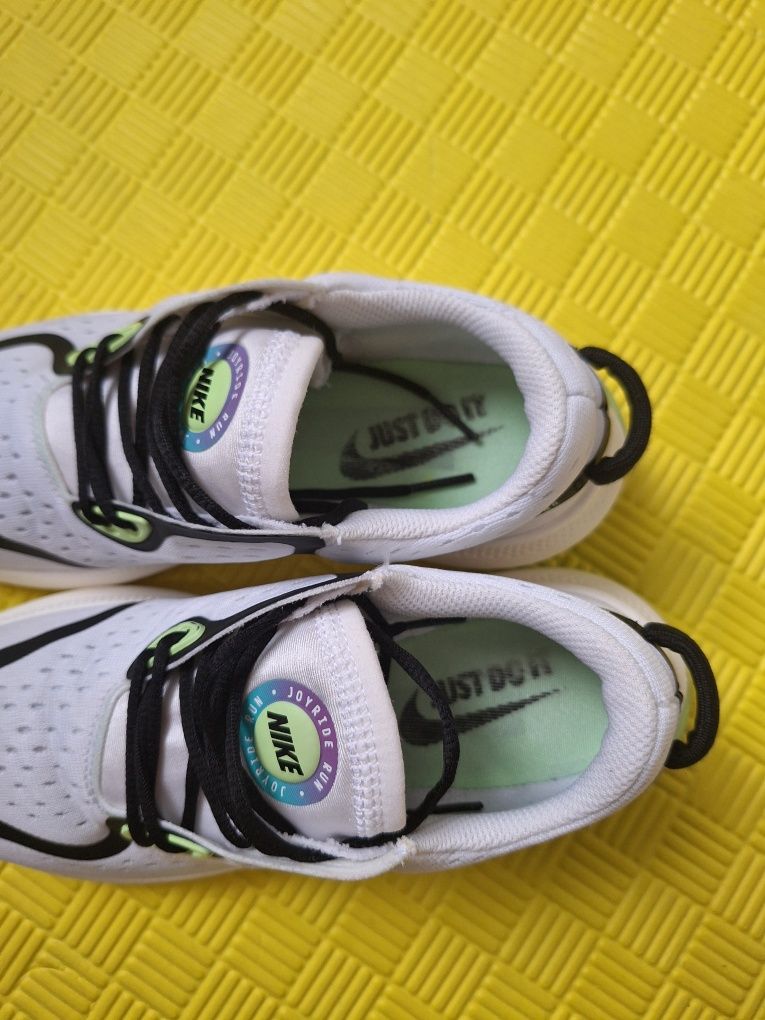 Маратонки Nike joyride
