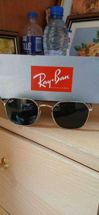 Продавам слънчеви очила Рей бан