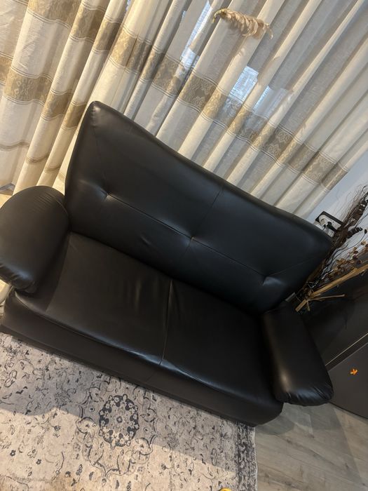 Vand canapea in stare foarte buna .