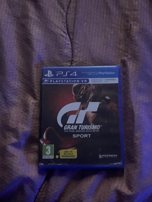 Продавам 8 дискети за плейстешен 4 преди 4 месеца ги взех още са нови.