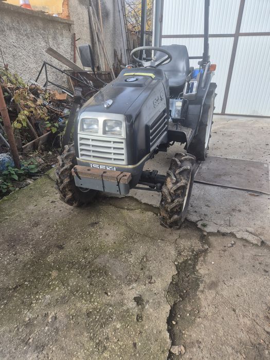 Трактор с инвентар