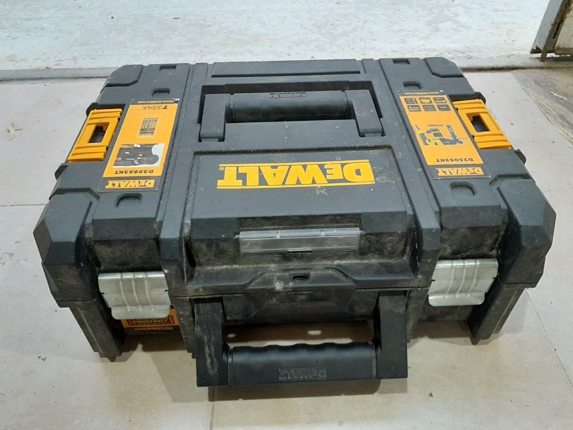 Перфоратор Dewalt