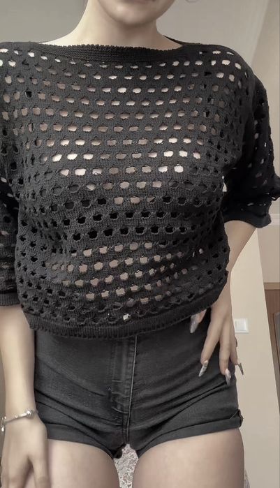 Плетен пуловер с дупки