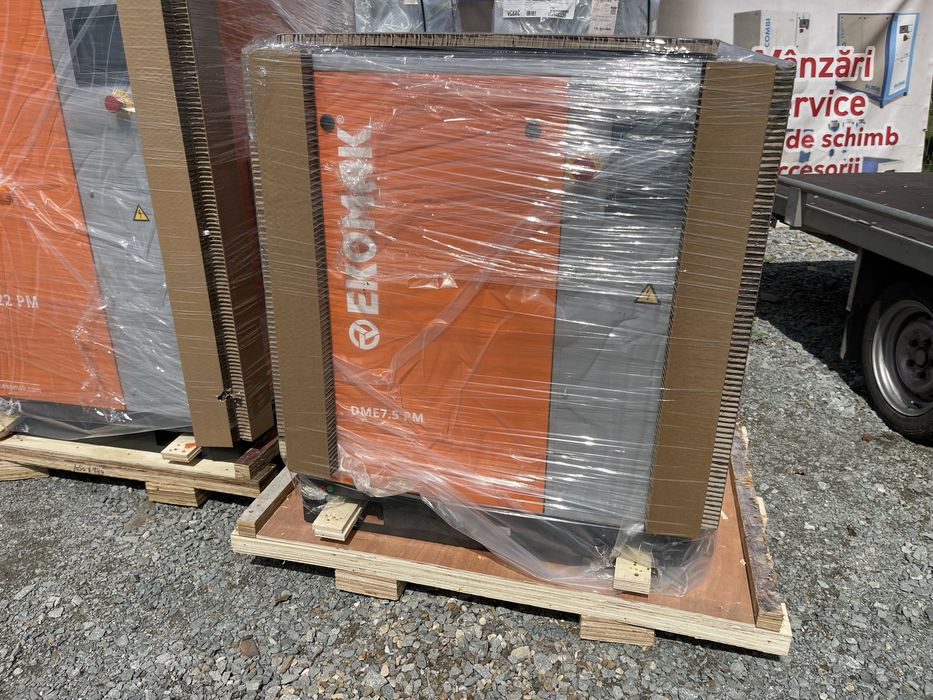 Compresor aer cu surub 7,5kw/10hp EKOMAK Inverter / Magneti Permanenti