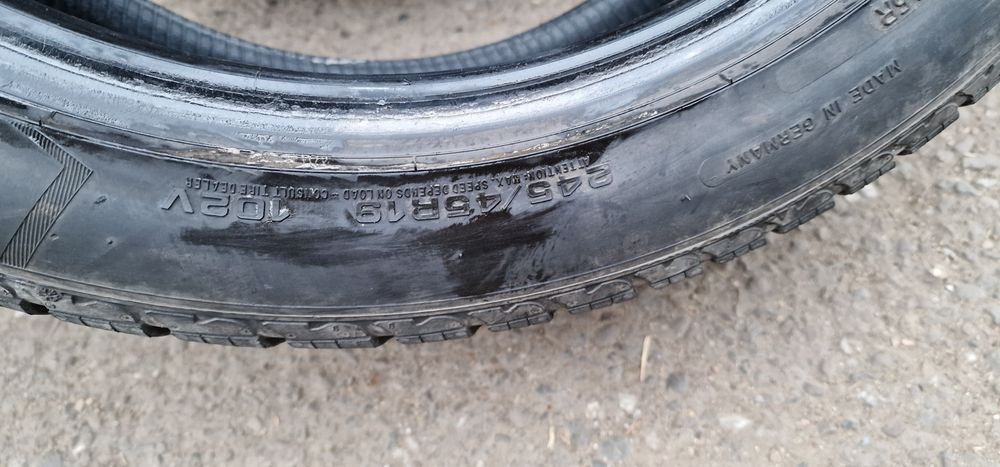 Anvelopele iarna Goodyear 245 45 19