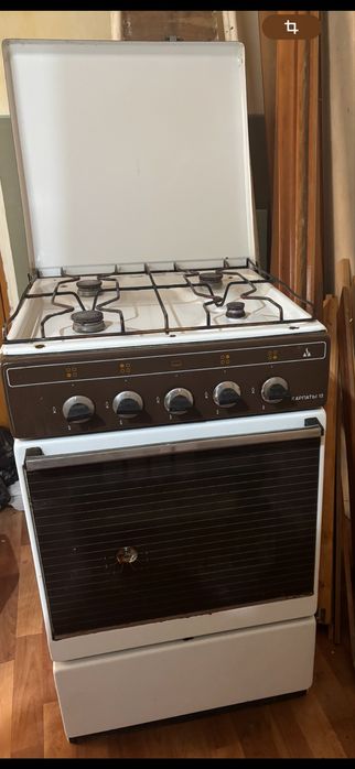 Газовая плита 50 см на 50 см.