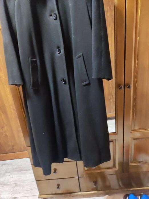 Напълно запазено, без никакви забележки, дълго 118см черно дамско палт