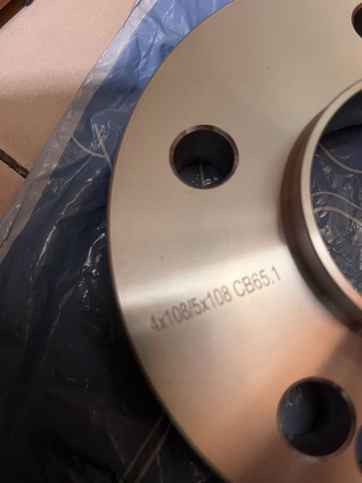 Фланци! Чисто нови.