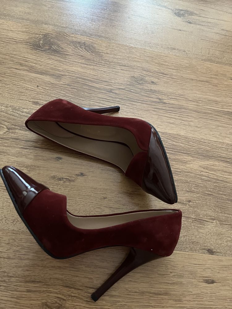 Дамски обувки -лак и велур в цвят бордо