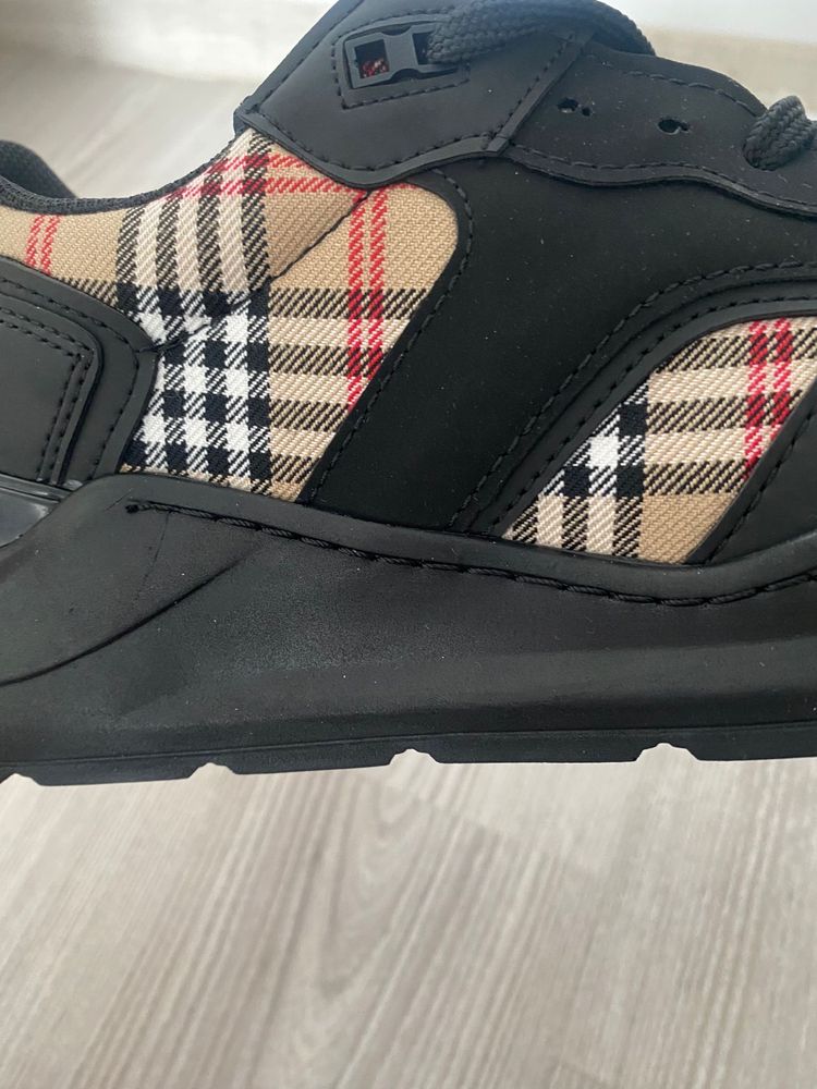 Adidasi Burberry Calitate premium