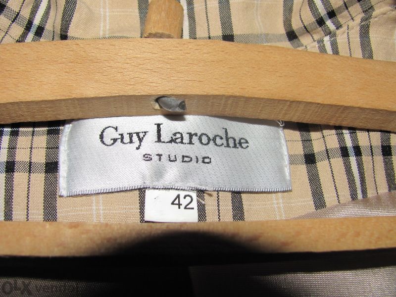 Страхотно манто на Guy Laroche