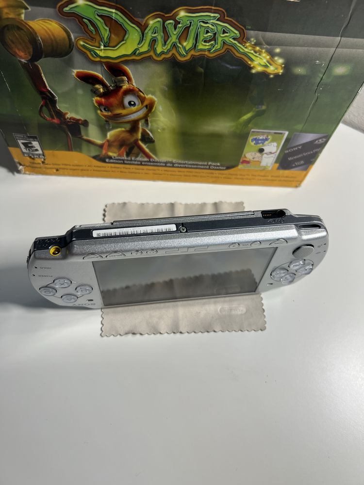 PSP 2001 Silver Daxter Bundle