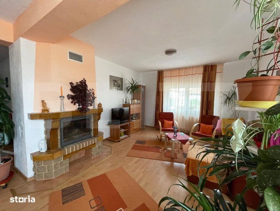 Casa cu 240  mp 8 camere cu teren 11 ari in Corunca