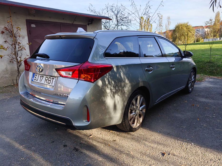 Toyota Auris Hybrid * schimb cu CHR sau Prius 4 ( ofer diferență )