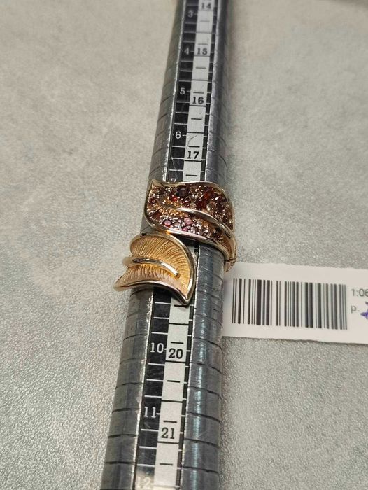 Златен пръстен 7.53гр
58р-р
14к