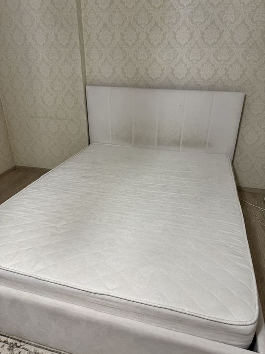 Продам кровать с матрасом