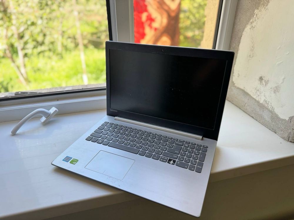 Noutbook LENOVO  i3.  149 $ BITARI ! (SSD 512/ Videokarta 2gb)