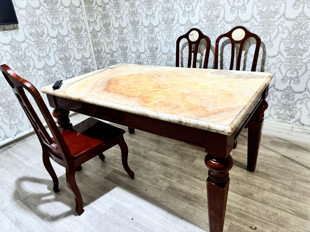 Продам стол и стулья