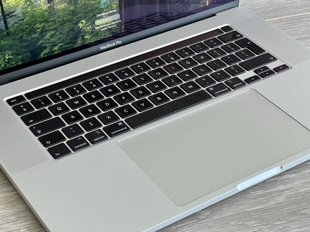 Apple Macbook Pro 16”