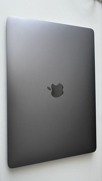 Vand MacBook Air 13“ ca nou