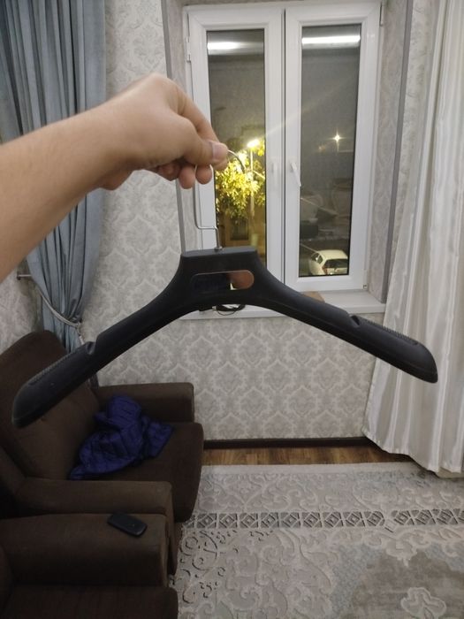 Есть вешелки не дорогие. Уступки есть