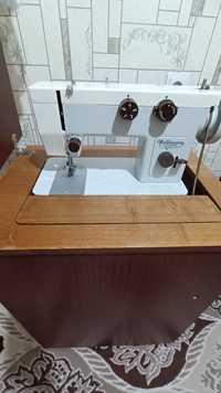 Продается  Швейная машина 143